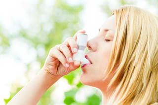 Inhaled corticosteroids pneumonia risk