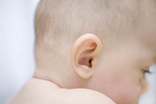 Standard 10-day antibiotics superior to short-course treatment in young children with acute otitis media. Standard 10-day antibiotics superior to short-course treatment in young children with acute otitis media.