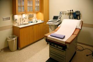 The sensitivity of history with pelvic examination was 48.1 percent, while specificity was 60.7 percent. The sensitivity of history with pelvic examination was 48.1 percent, while specificity was 60.7 percent.